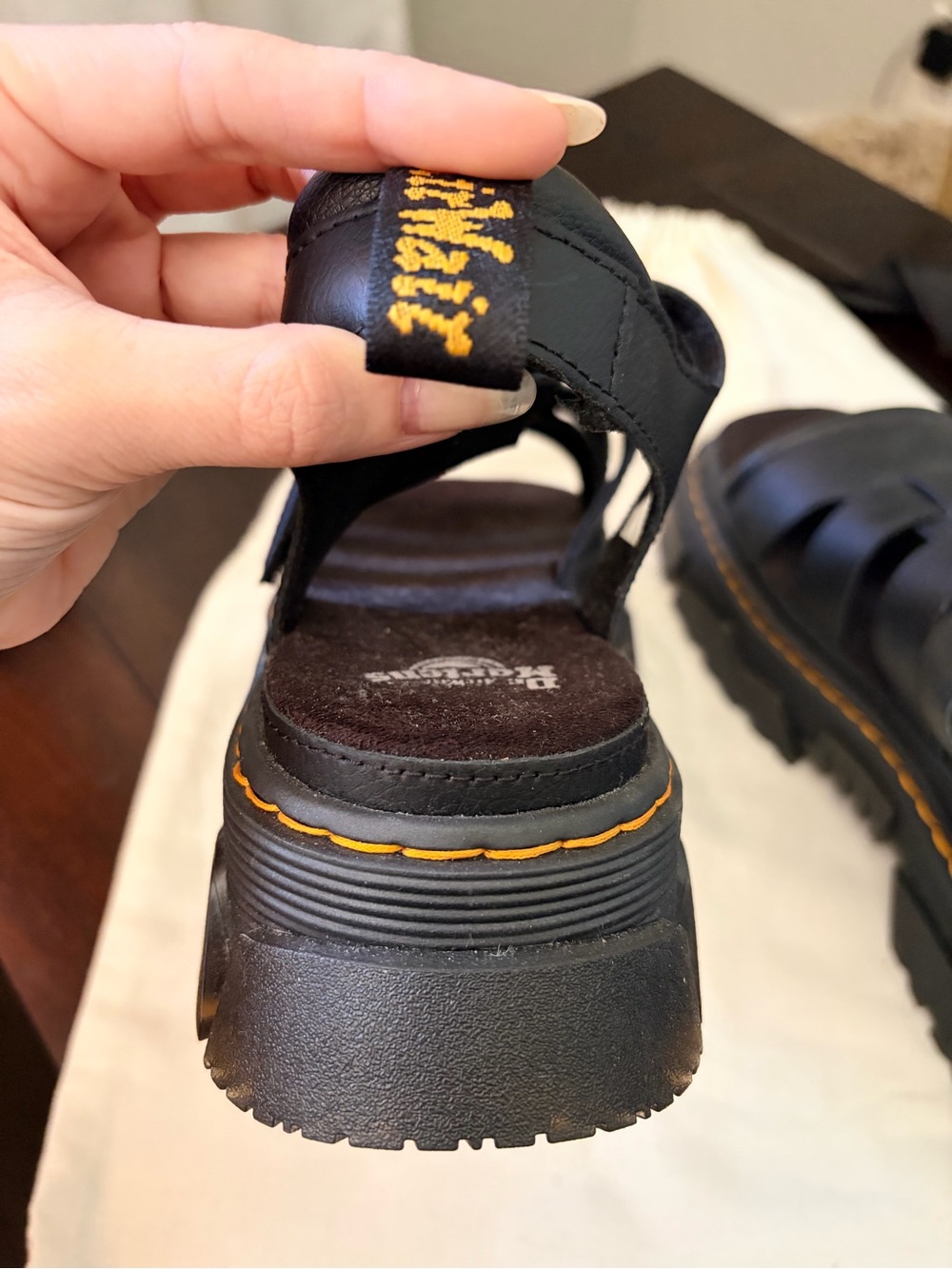 Dr. Martens Mattison 3S black leather sandals - Picture 5 of 7